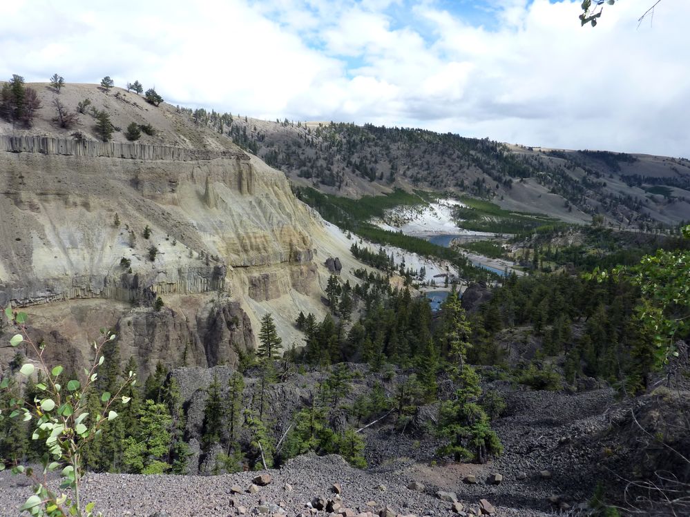 Yellowstone Tower Roosevelt (18).JPG
